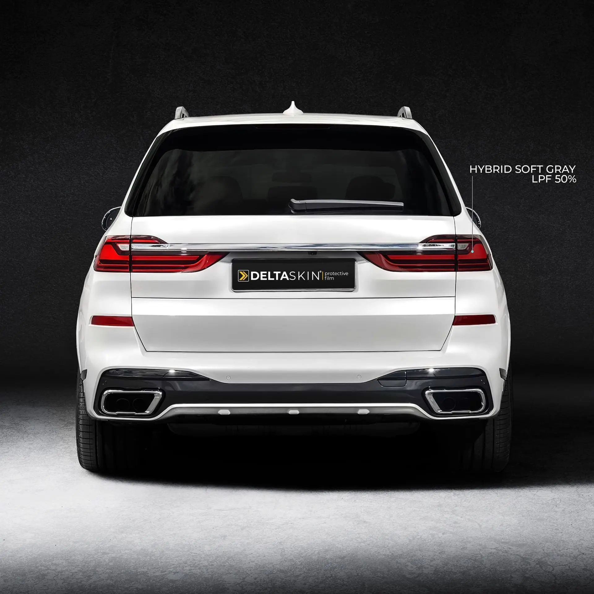 Гибридная пленка DELTASKIN HYBRID SOFT GRAY LPF на задних фарах авто Гибридная пленка DELTASKIN HYBRID SOFT GRAY LPF на задних фарах авто на задней фаре